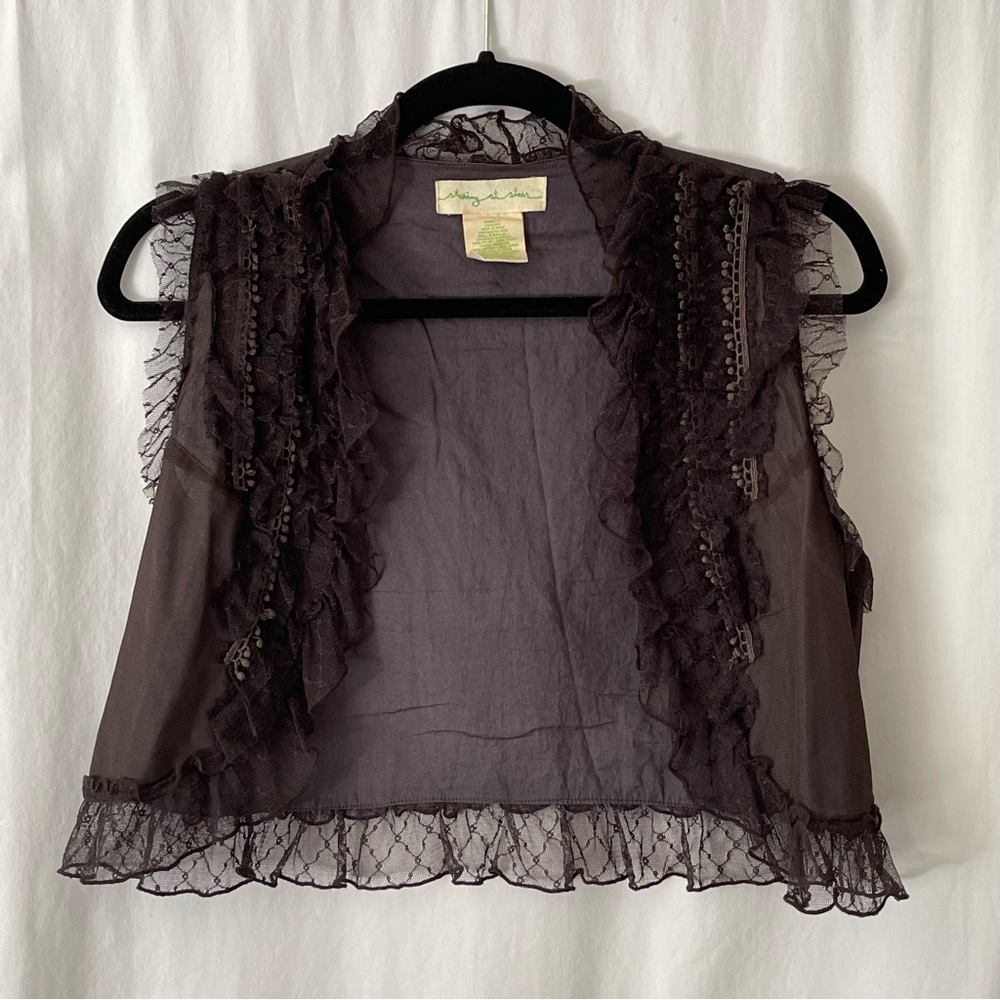 Crop vest with frilly lace trim